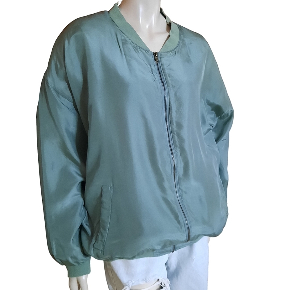 Vintage 90s Silk Jacket size Large Lined and Lightly Insulated Bomber Style